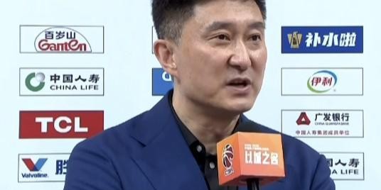 杜锋：多人有伤依然顽强拼搏，赢球的关键就是广东篮球的精神