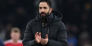 开云体育-期待新人!曼晚：4名青年队球员参与曼联一线队训练 肖&amp;amp;马奎尔复出