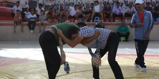 云开体育-摔跤比赛：丰富群众生活 助推乡村文化振兴