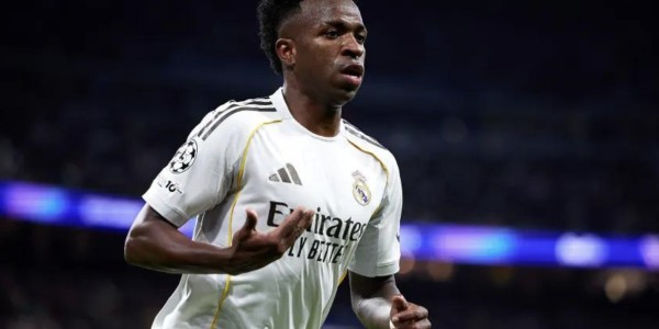 开云体育-炸裂 沙特重磅计划：今夏狂挖50大巨星 10亿欧买熊皇 萨拉赫在列