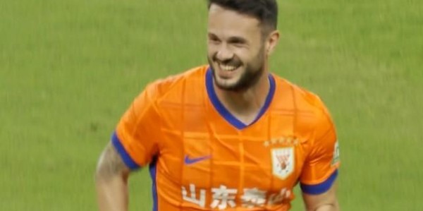 强！卡扎连续7场破门，赛季第四次戴帽，22球领跑射手榜