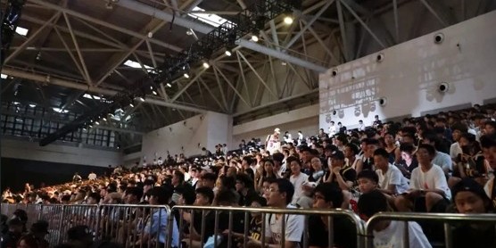 开云体育-库里社媒晒出一大波中国行图片&amp;amp;视频：这里的能量不可思议