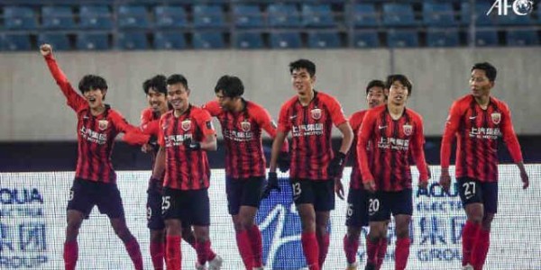 开云体育-从分庭抗礼到完败！申花四大皆空再成德比背景板