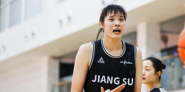 12分钟砍21分！中国女篮26岁2米中锋11投10中：宫鲁鸣该招进她？